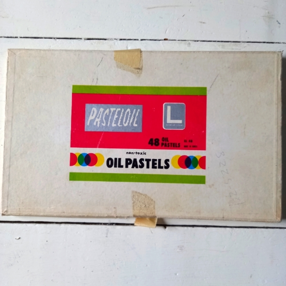 Pastel oil crayons